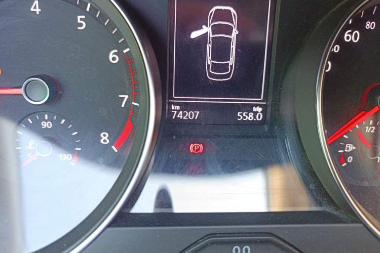 Used Volkswagen Magotan 2018 330TSI DSG Advanced Model Odometer Close Up