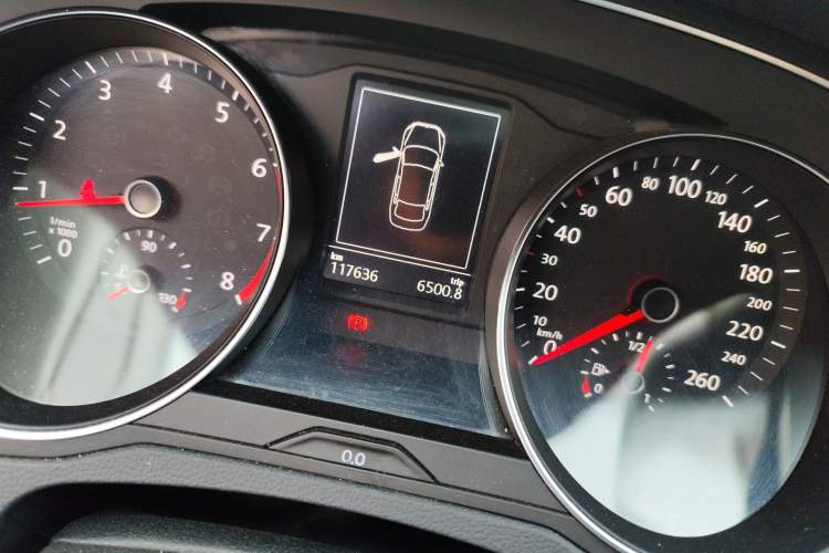Used Volkswagen Magotan 2018 280TSI DSG Comfort Model Odometer Close Up