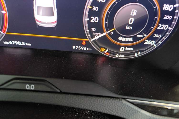 Used Volkswagen Magotan 2018 330TSI DSG Luxury Model Odometer Close Up