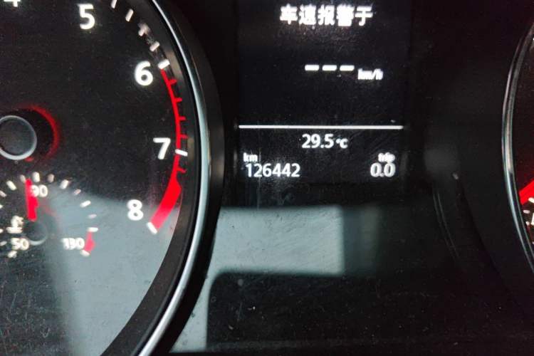 Used Volkswagen Magotan 2018 330TSI DSG Advanced Model Odometer Close Up