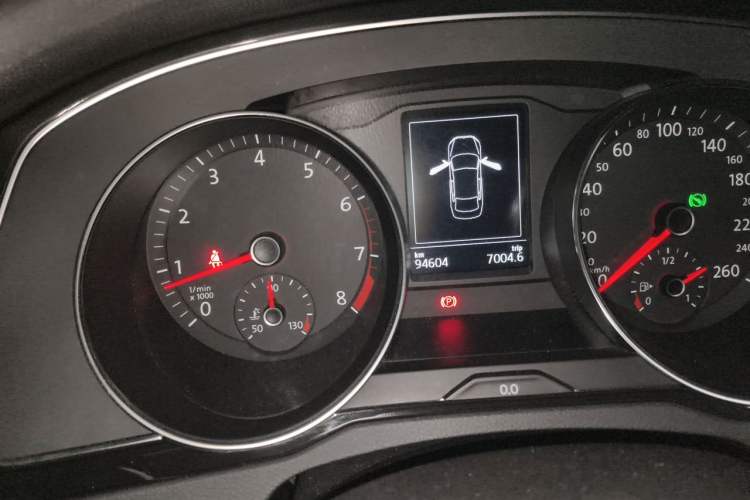 Used Volkswagen Magotan 2018 330TSI DSG Advanced Model Odometer Close Up