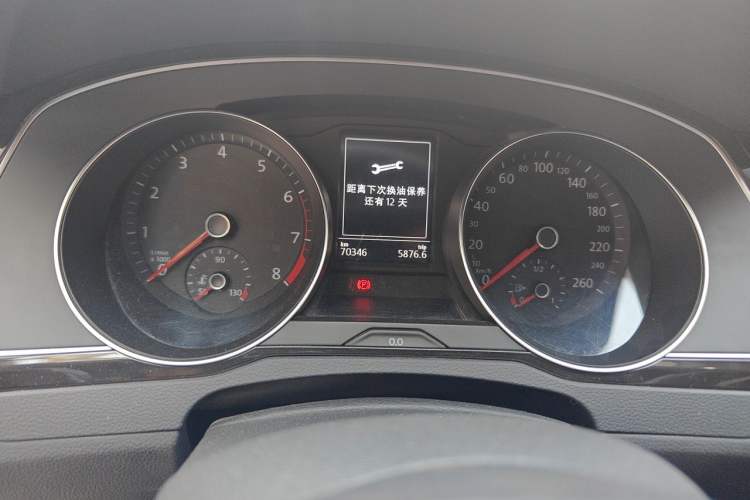 Used Volkswagen Magotan 2018 Facelift 330TSI DSG Luxury Model Odometer Close Up