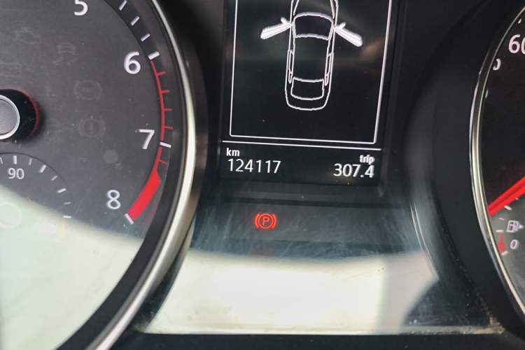 Used Volkswagen Magotan 2018 330TSI DSG Luxury Model Odometer Close Up