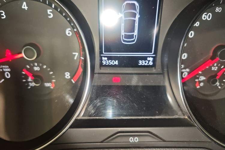 Used Volkswagen Magotan 2018 280TSI DSG Comfort Model Odometer Close Up