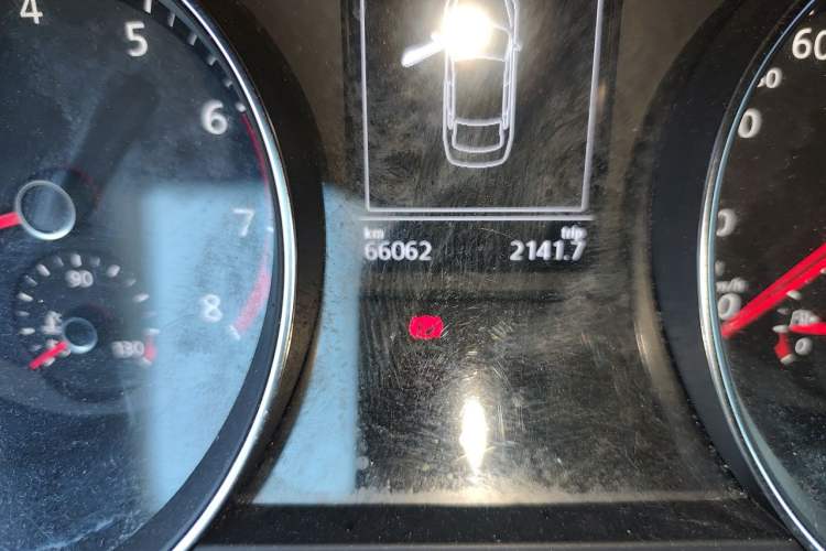 Used Volkswagen Magotan 2018 330TSI DSG Advanced Model Odometer Close Up