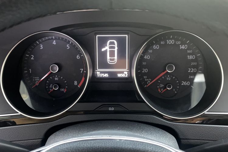 Used Volkswagen Magotan 2018 330TSI DSG Advanced Model Odometer Close Up