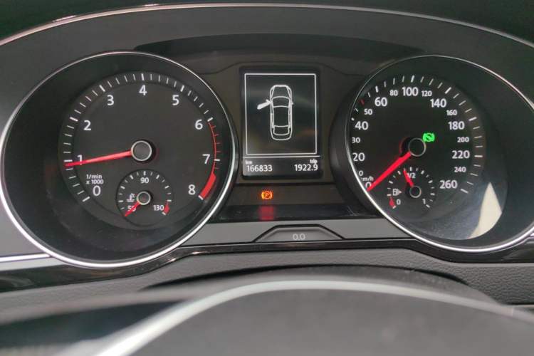Used Volkswagen Magotan 2018 380TSI DSG Luxury Model Odometer Close Up