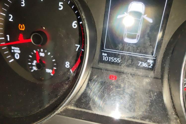 Used Volkswagen Magotan 2018 280TSI DSG Comfort Model Odometer Close Up