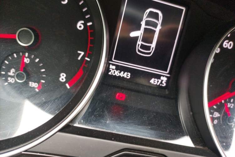 Used Volkswagen Magotan 2018 330TSI DSG Luxury Model Odometer Close Up