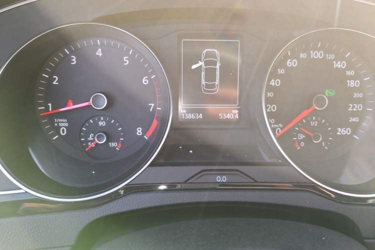 Used Volkswagen Magotan 2018 Facelift 330TSI DSG Luxury Model Odometer Close Up