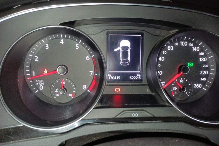 Used Volkswagen Magotan 2018 330TSI DSG Luxury Model Odometer Close Up