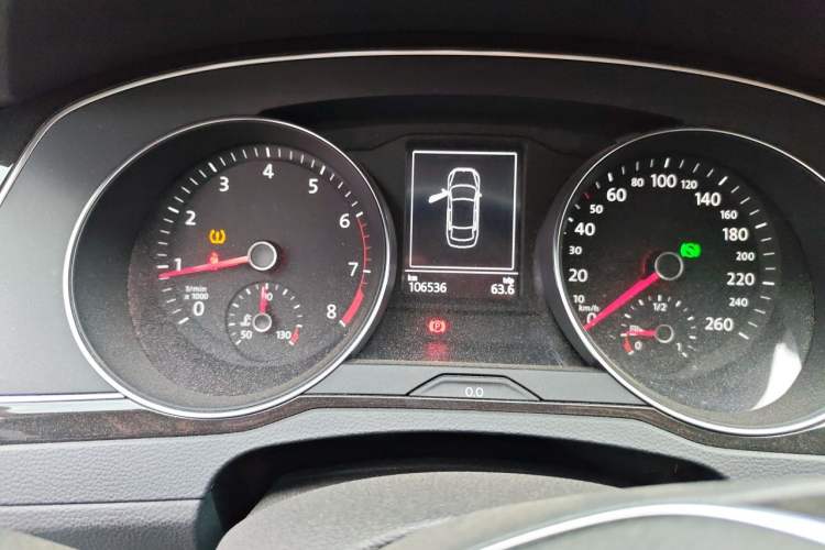 Used Volkswagen Magotan 2018 330TSI DSG Advanced Model Odometer Close Up