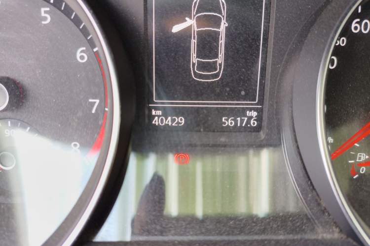 Used Volkswagen Magotan 2018 280TSI DSG Comfort Model Odometer Close Up