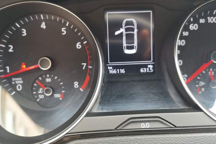 Used Volkswagen Magotan 2018 330TSI DSG Luxury Model Odometer Close Up