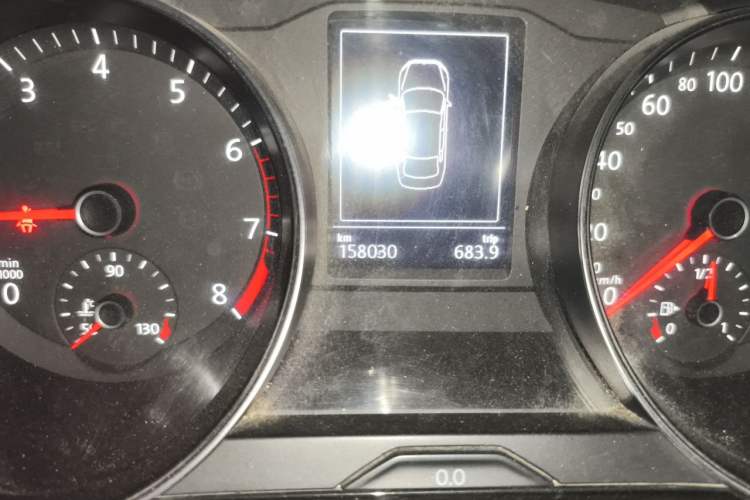 Used Volkswagen Magotan 2018 330TSI DSG Luxury Model Odometer Close Up