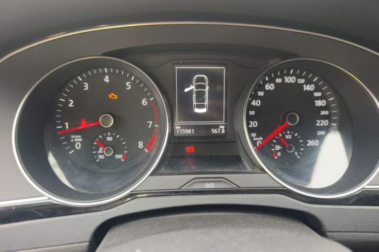 Used Volkswagen Magotan 2018 330TSI DSG Luxury Model Odometer Close Up