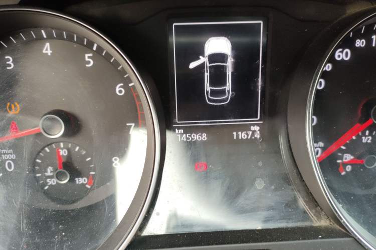 Used Volkswagen Magotan 2018 280TSI DSG Leading Model Odometer Close Up