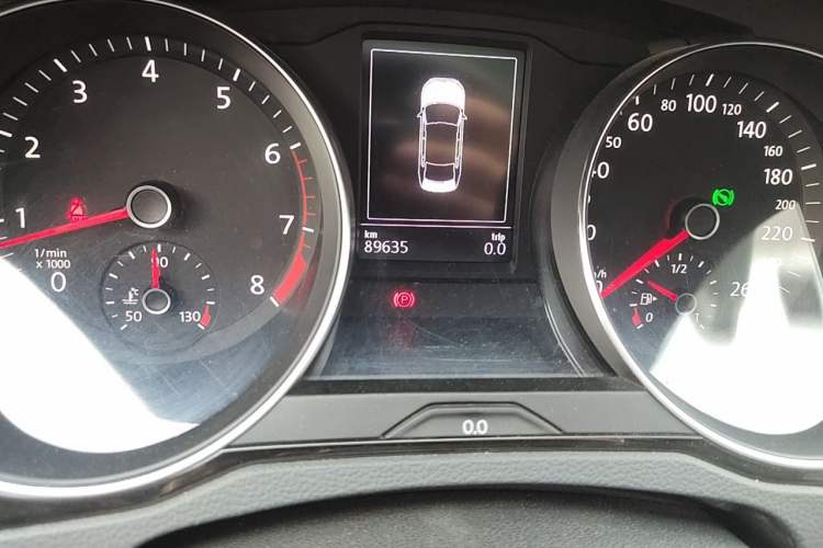 Used Volkswagen Magotan 2018 Facelift 330TSI DSG Luxury Model Odometer Close Up