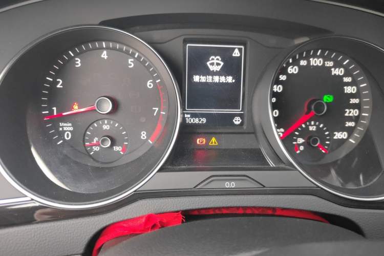 Used Volkswagen Magotan 2018 330TSI DSG Advanced Model Odometer Close Up