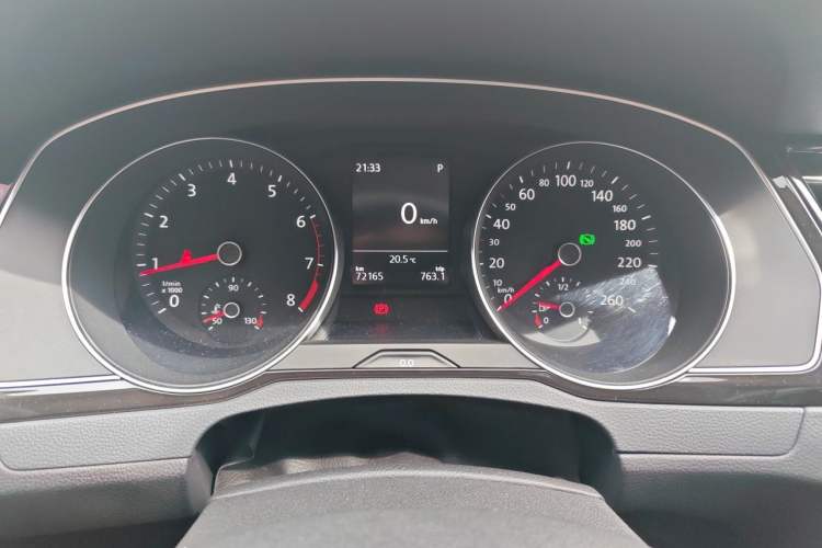 Used Volkswagen Magotan 2018 330TSI DSG Advanced Model Odometer Close Up