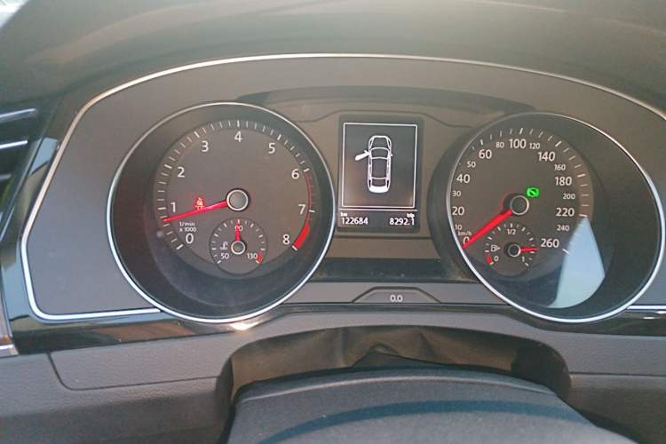 Used Volkswagen Magotan 2018 330TSI DSG Luxury Model Odometer Close Up