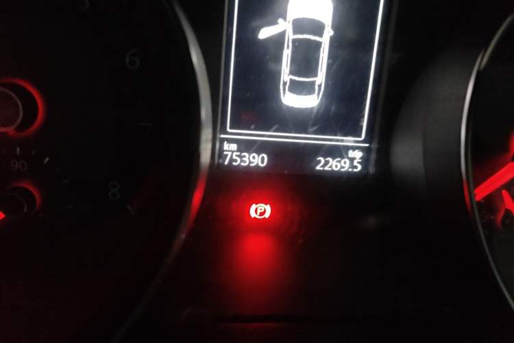 Used Volkswagen Magotan 2018 330TSI DSG Luxury Model Odometer Close Up