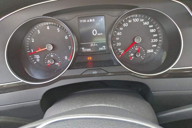 Used Volkswagen Magotan 2018 330TSI DSG Luxury Model Odometer Close Up