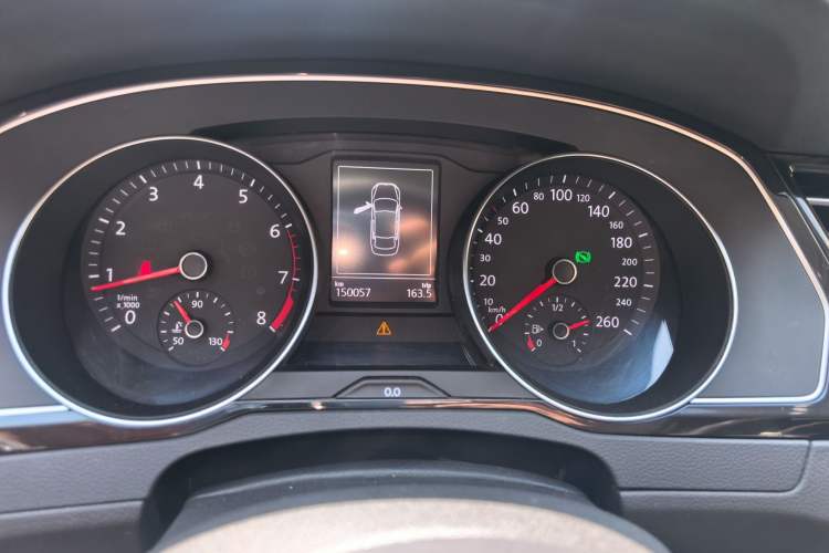Used Volkswagen Magotan 2018 330TSI DSG Advanced Model Odometer Close Up