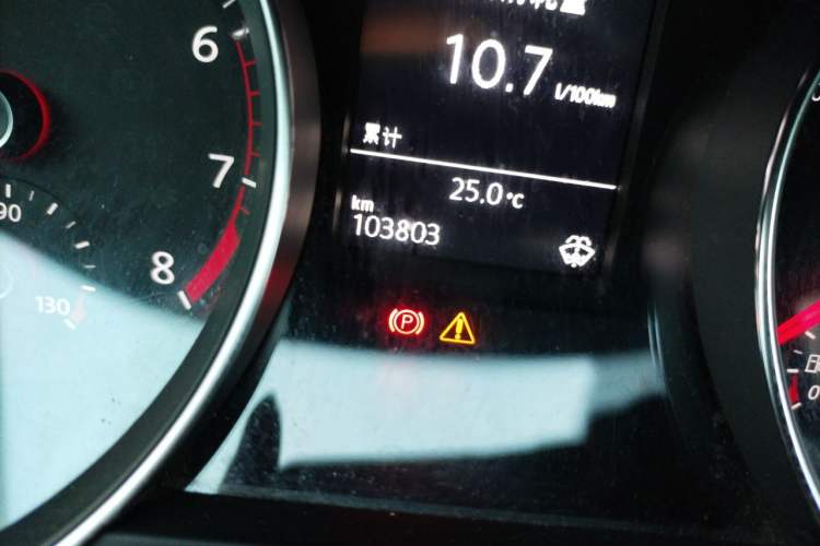 Used Volkswagen Magotan 2018 Facelift 330TSI DSG Luxury Model Odometer Close Up