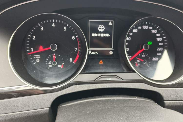 Used Volkswagen Magotan 2018 330TSI DSG Advanced Model Odometer Close Up