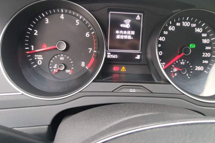 Used Volkswagen Magotan 2018 280TSI DSG Comfort Model Odometer Close Up