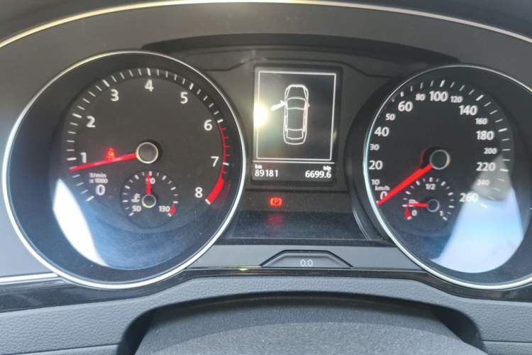 Used Volkswagen Magotan 2018 330TSI DSG Luxury Model Odometer Close Up