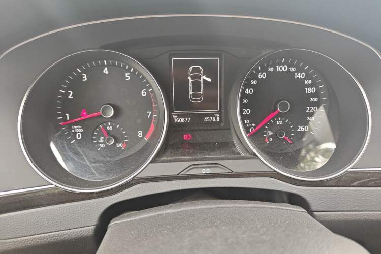 Used Volkswagen Magotan 2018 380TSI DSG Luxury Model Odometer Close Up