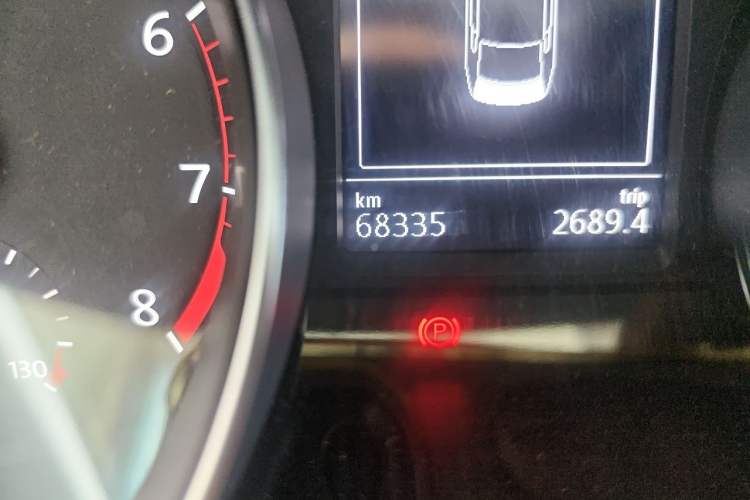 Used Volkswagen Magotan 2018 330TSI DSG Luxury Model Odometer Close Up