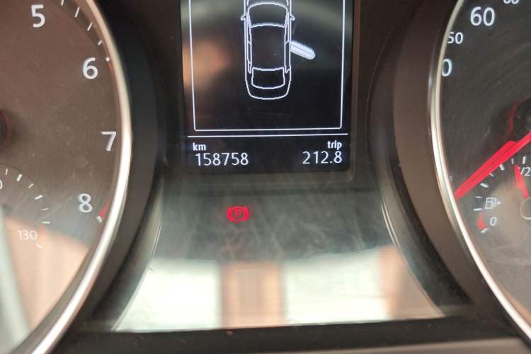 Used Volkswagen Magotan 2018 330TSI DSG Advanced Model Odometer Close Up