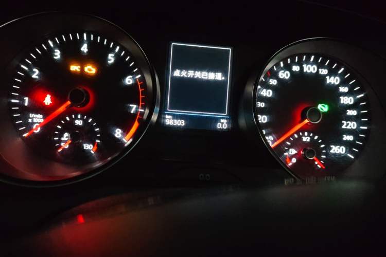 Used Volkswagen Magotan 2018 330TSI DSG Luxury Model Odometer Close Up