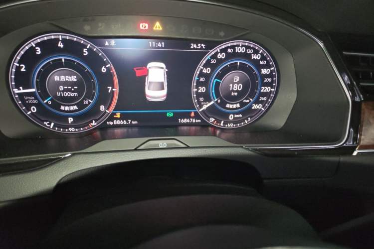 Used Volkswagen Magotan 2018 330TSI DSG Luxury Model Odometer Close Up