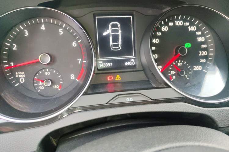 Used Volkswagen Magotan 2018 330TSI DSG Advanced Model Odometer Close Up