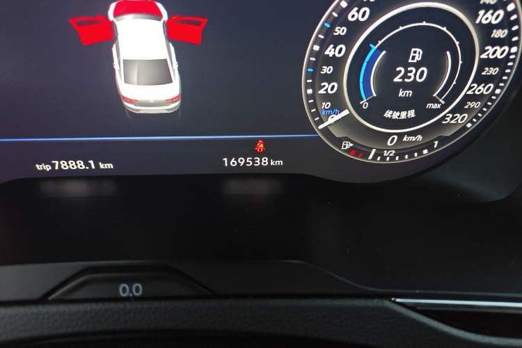 Used Volkswagen Magotan 2018 Facelift 330TSI DSG Luxury Model Odometer Close Up