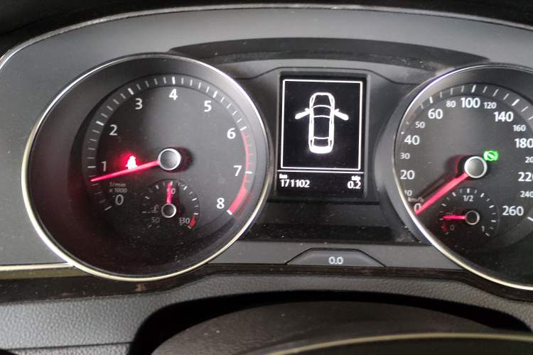 Used Volkswagen Magotan 2018 330TSI DSG Advanced Model Odometer Close Up