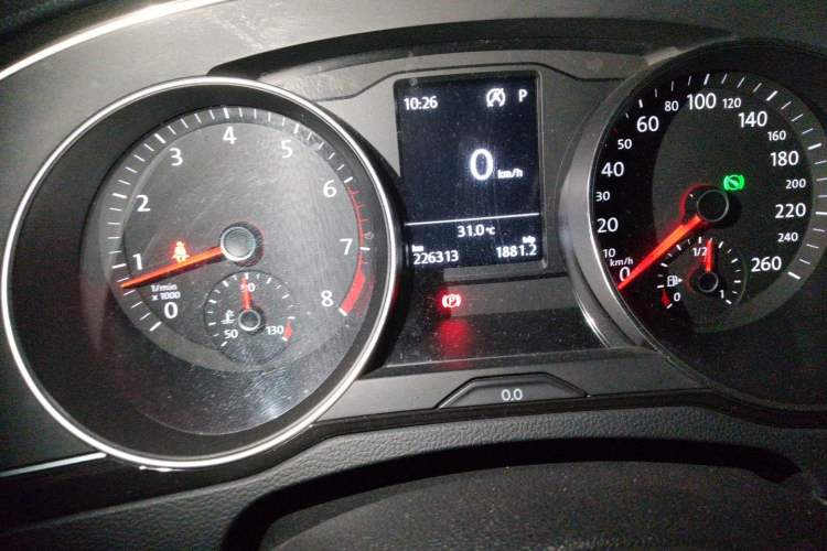 Used Volkswagen Magotan 2018 Facelift 330TSI DSG Luxury Model Odometer Close Up