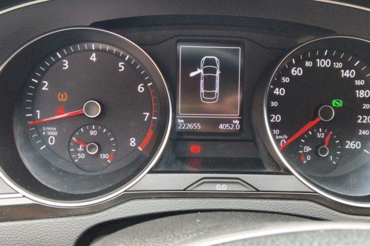 Used Volkswagen Magotan 2018 330TSI DSG Advanced Model Odometer Close Up