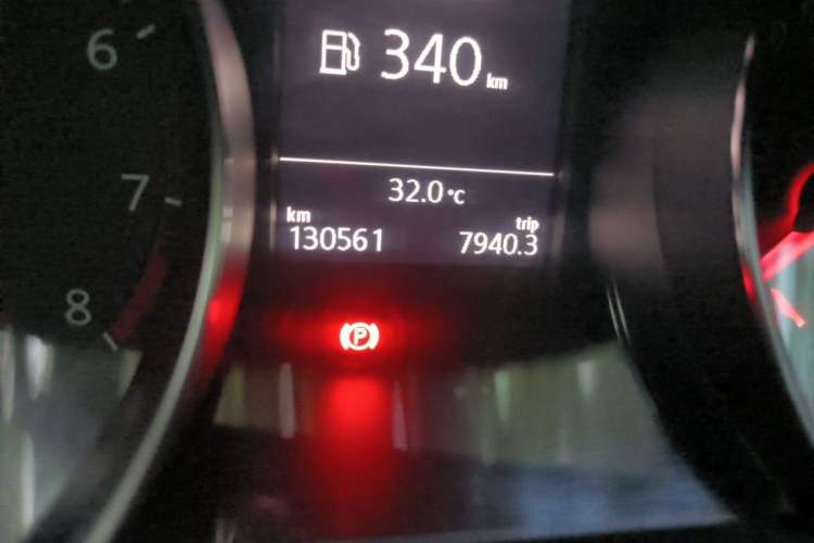 Used Volkswagen Magotan 2018 280TSI DSG Comfort Model Odometer Close Up