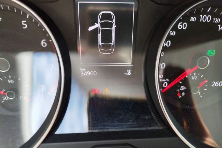 Used Volkswagen Magotan 2018 330TSI DSG Luxury Model Odometer Close Up