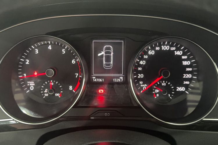 Used Volkswagen Magotan 2018 330TSI DSG Advanced Model Odometer Close Up