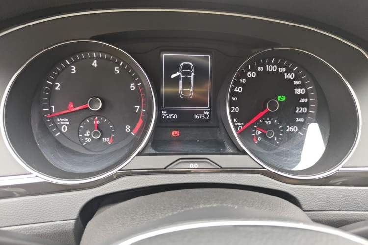 Used Volkswagen Magotan 2018 330TSI DSG Advanced Model Odometer Close Up