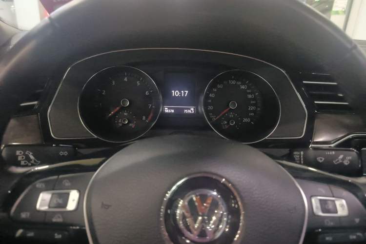 Used Volkswagen Magotan 2018 380TSI DSG Luxury Model Odometer Close Up