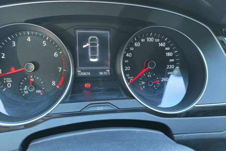 Used Volkswagen Magotan 2018 330TSI DSG Luxury Model Odometer Close Up