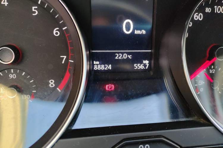 Used Volkswagen Magotan 2018 330TSI DSG Advanced Model Odometer Close Up