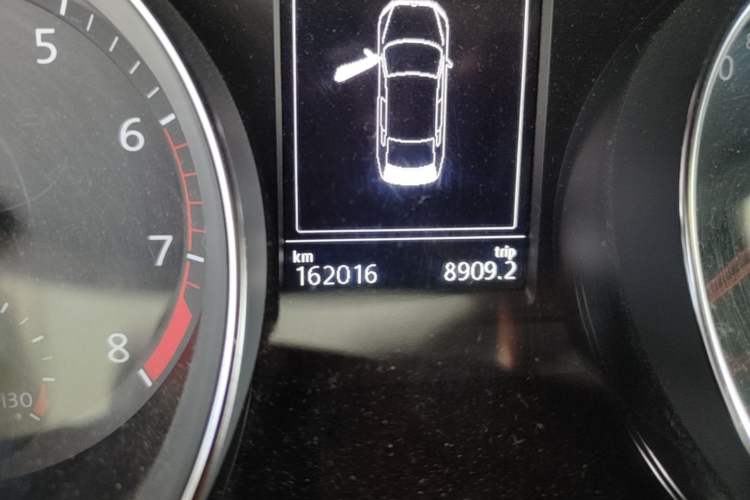 Used Volkswagen Magotan 2018 330TSI DSG Advanced Model Odometer Close Up